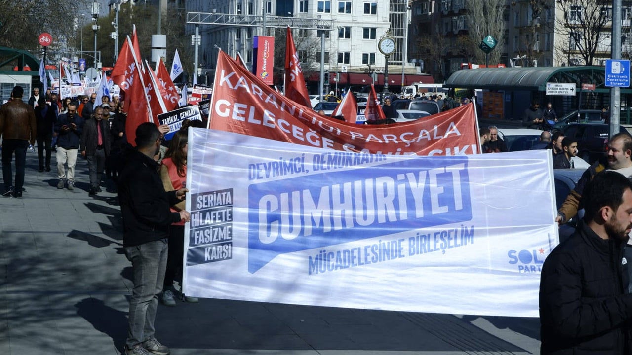 SOL Parti, "Aydınlık Ülke Yürüyüşleri" için 3 kentte sokakta: Devrimci, demokratik bir Cumhuriyet!