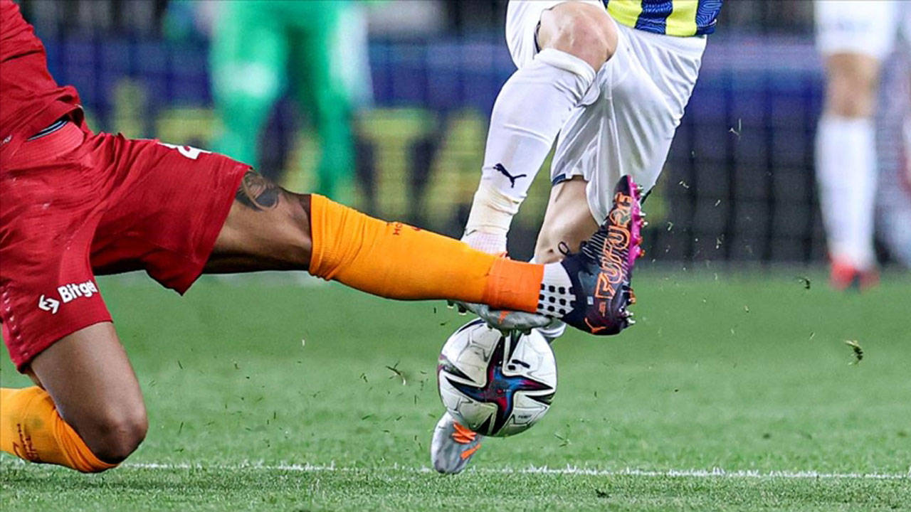 Galatasaray-Fenerbahçe derbisinin saatinde değişiklik