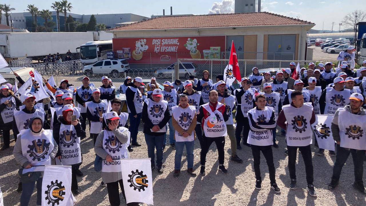 Lezita fabrikasında işçiler greve çıktı