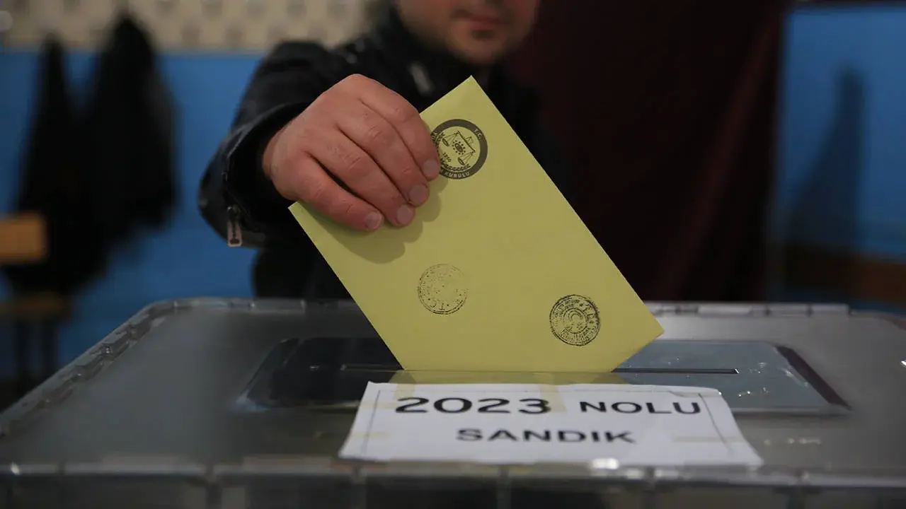 Yaklaşık 1 metre uzunluğunda: İstanbul'un oy pusulası belli oldu