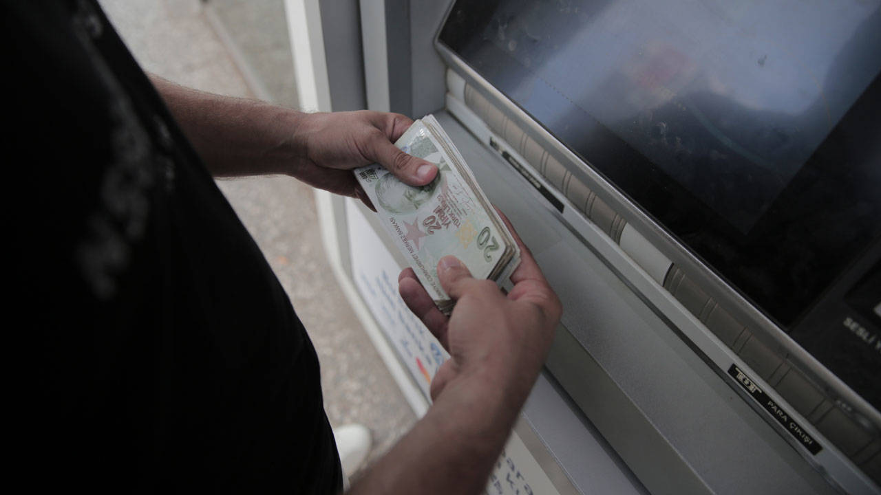İstanbul'un 3 ilçesinde operasyon: ATM'lerden hırsızlık yapan 10 şüpheli tutuklandı