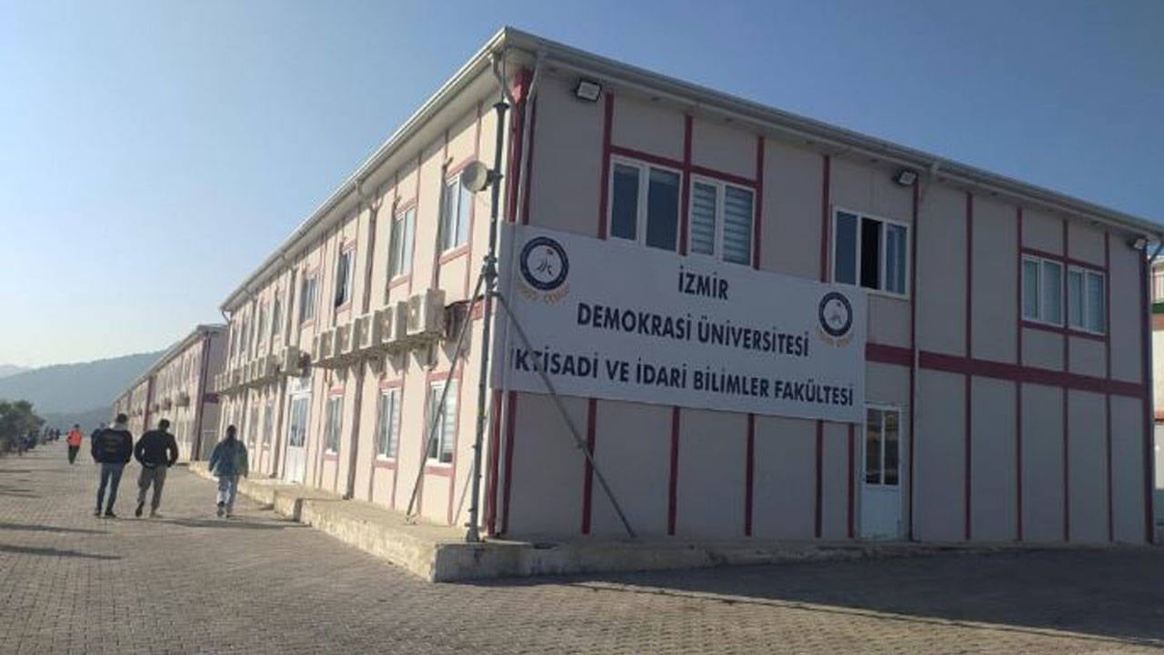 İzmir Demokrasi Üniversitesi rektörü ve genel sekreteri hakkında suç duyurusu