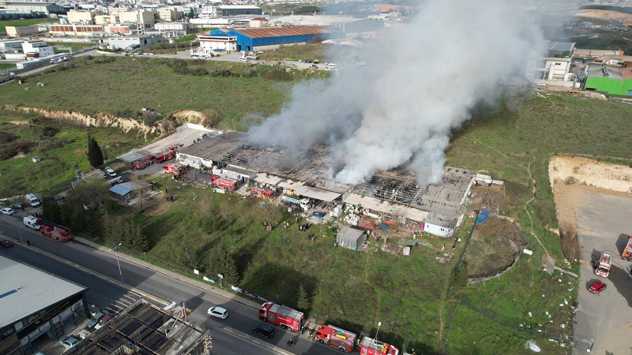 Tuzla'da fabrikada yangın