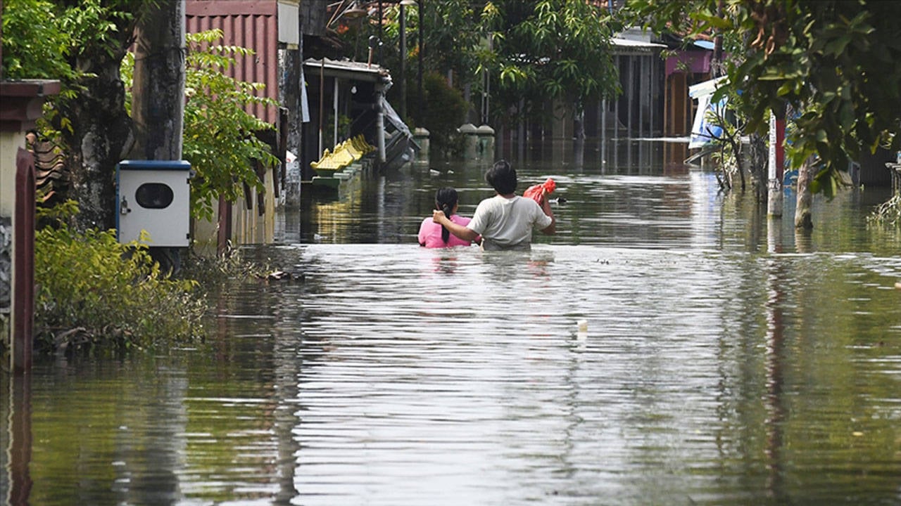 Endonezya’da sel ve toprak kayması: Can kaybı 32'ye yükseldi