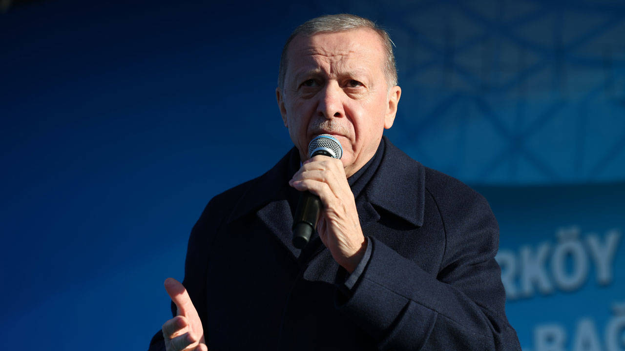 Erdoğan: Gençlerimizi sanal dünyalara hapsetmek isteyenlere fırsat vermeyeceğiz