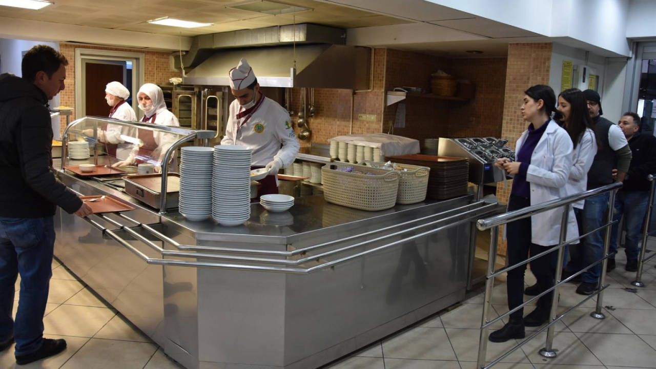 İÜ yemekhane işçileri promosyon istiyor