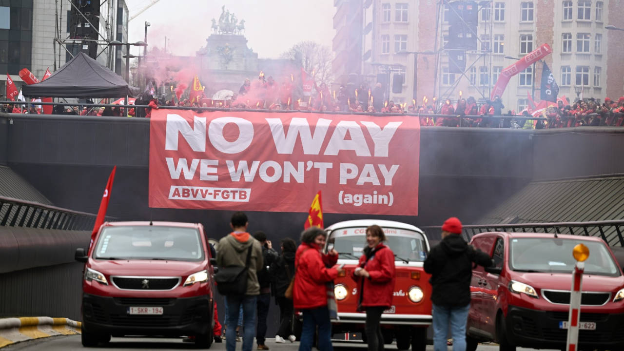 Brüksel’de kemer sıkma politikaları protesto edildi