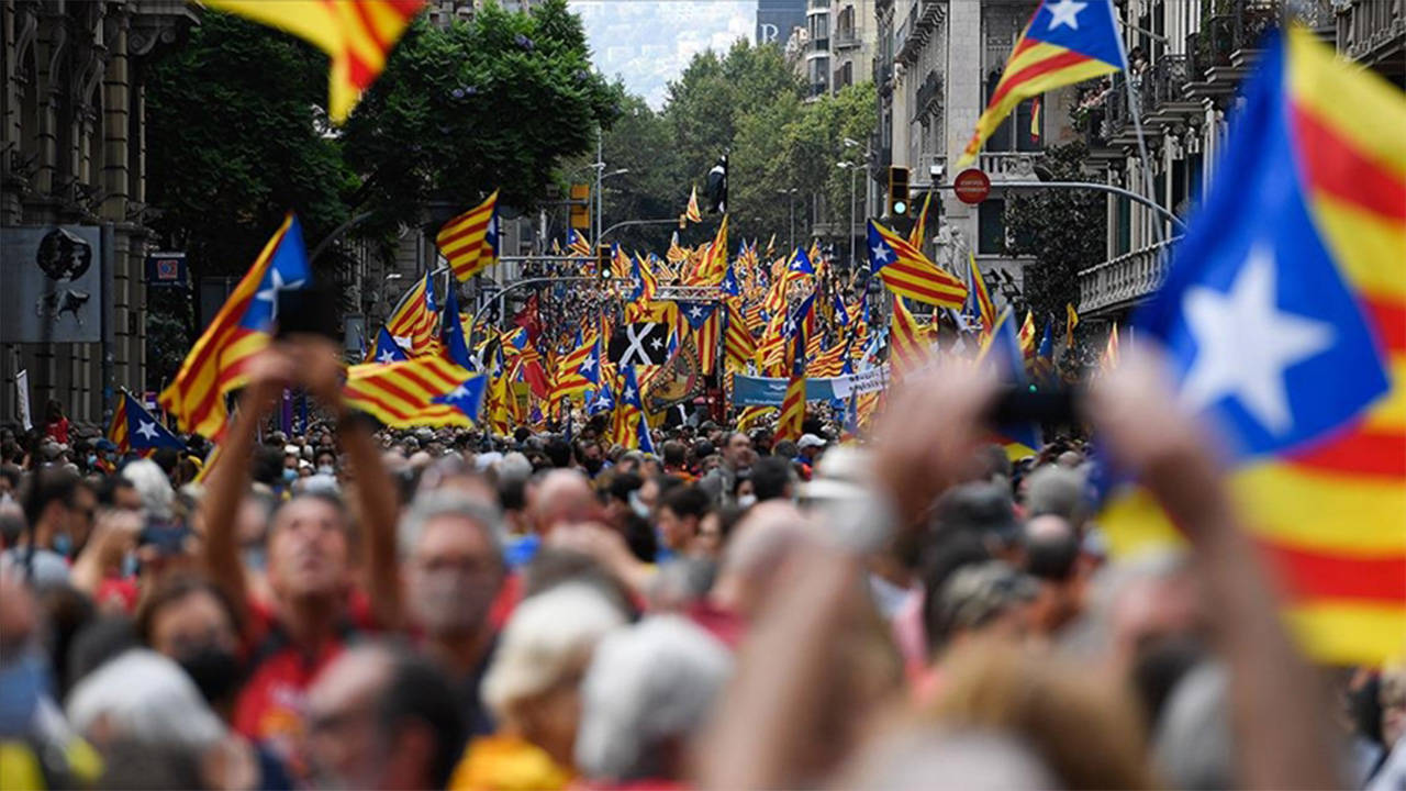 Katalonya hükümeti 12 Mayıs'ta erken seçim yapılması kararı aldı