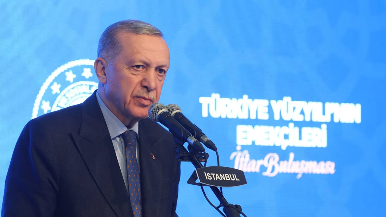 AKP'li Cumhurbaşkanı Erdoğan: Emeklilerin bayram ikramiyesi 2-5 Nisan tarihleri arasında yatırılacak