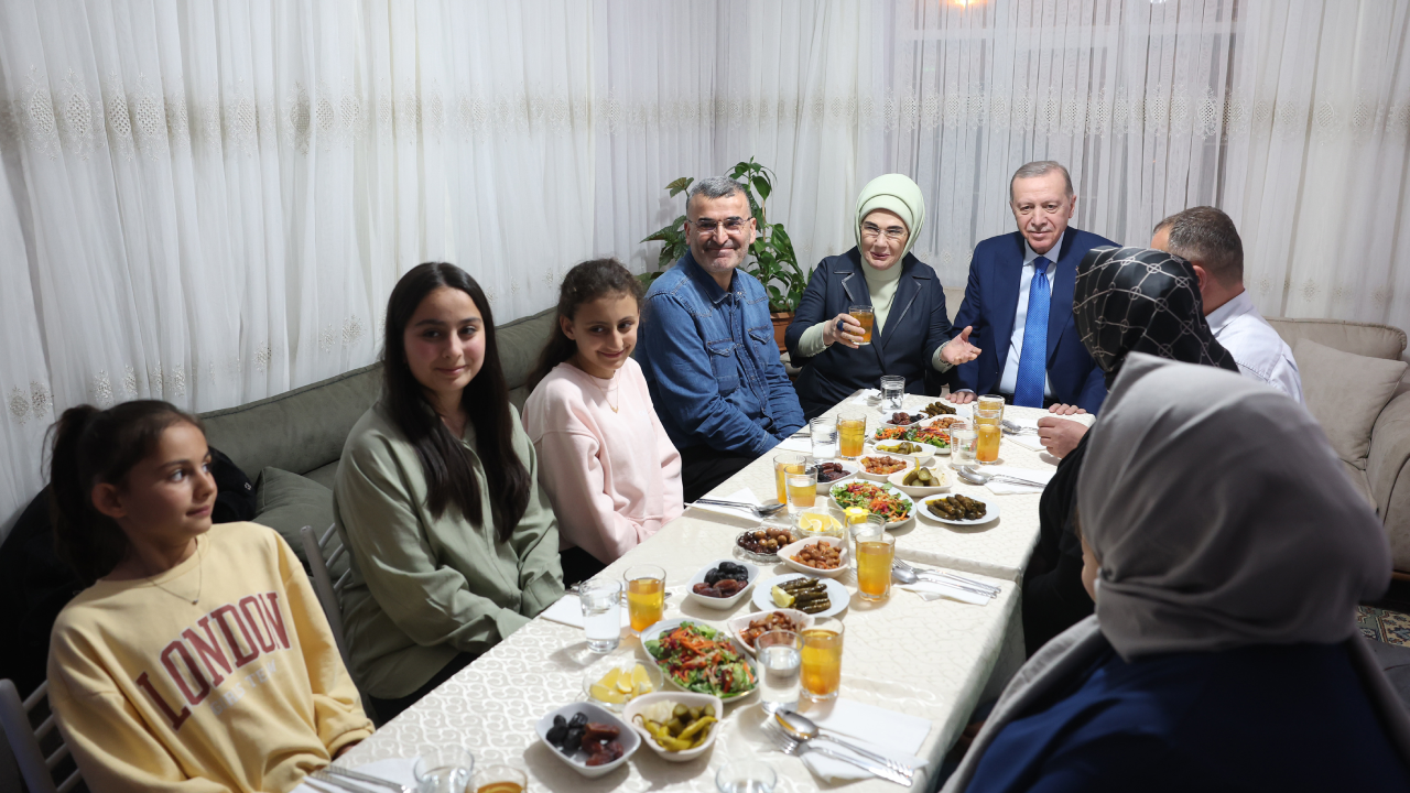 Erdoğan ‘krizin sofrasına’ oturdu