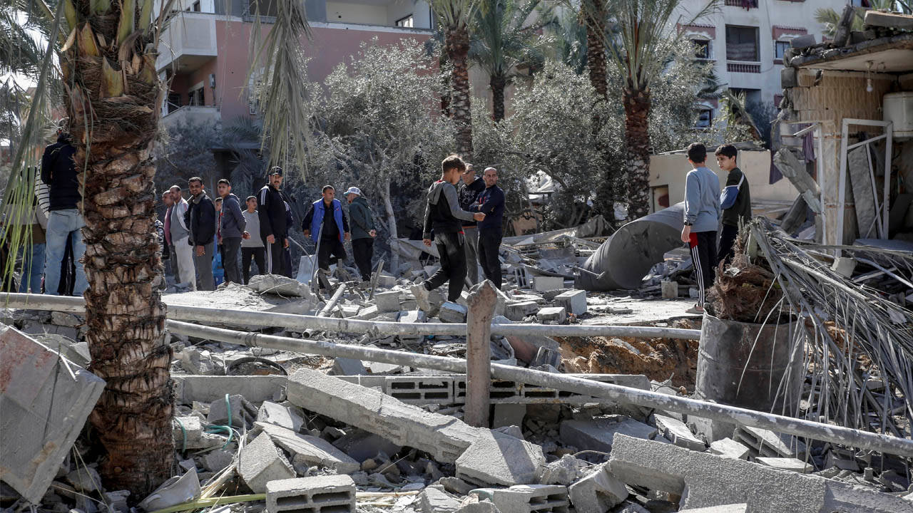 İsrail Gazze'de 7 katlı binayı bombaladı