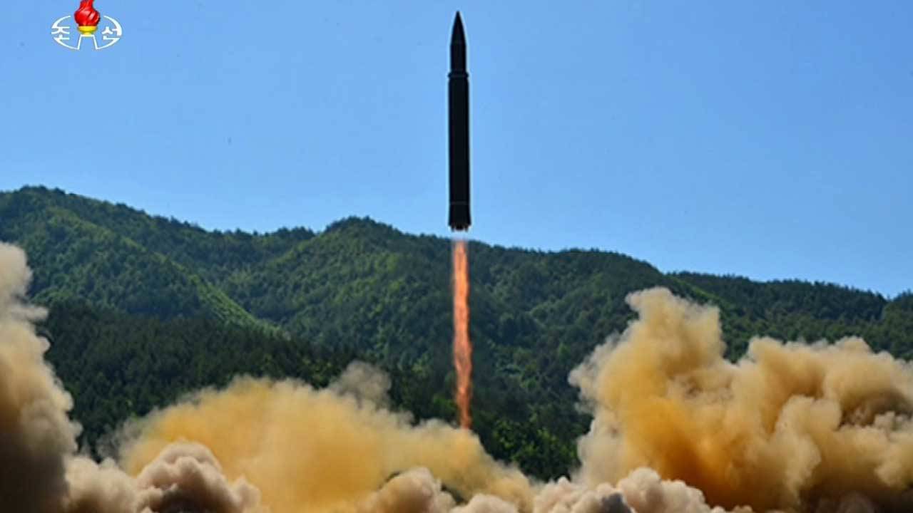 Kuzey Kore'nin balistik füze denemeleri sürüyor: Güney Kore ve Japonya'dan tepki!