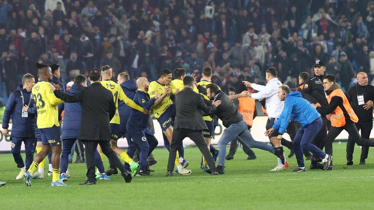 Olaylı maçın yankıları sürüyor: Fenerbahçe yanıt verdi, Bakan Tunç açıklama yaptı