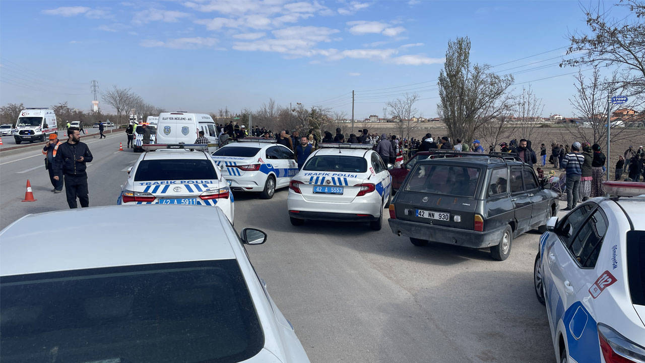 Konya'da otomobil otobüs durağında bekleyenlere çarptı: 4 ölü, 5 yaralı