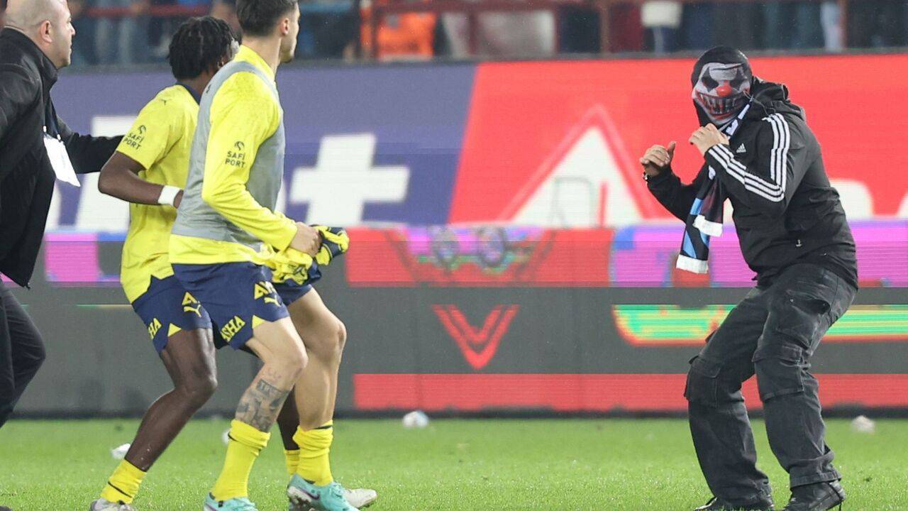 Olaylı maç: Maskeli saldırgan Almanya’dan gelmiş, Trabzonspor 4 futbolcu hakkında suç duyurusunda bulunacak