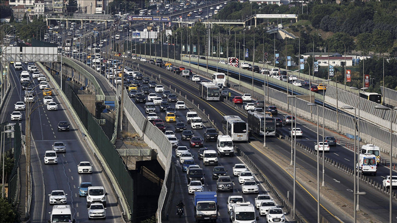Şubatta, trafiğe 193 bin 600 aracın kaydı yapıldı