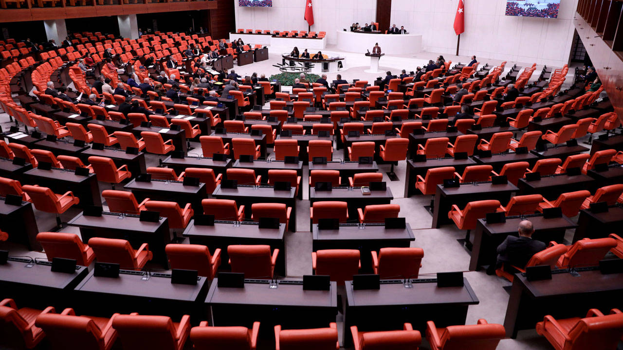 Yeni anayasa çalışmaları: AKP kaynakları 16 Nisan'a işaret etti