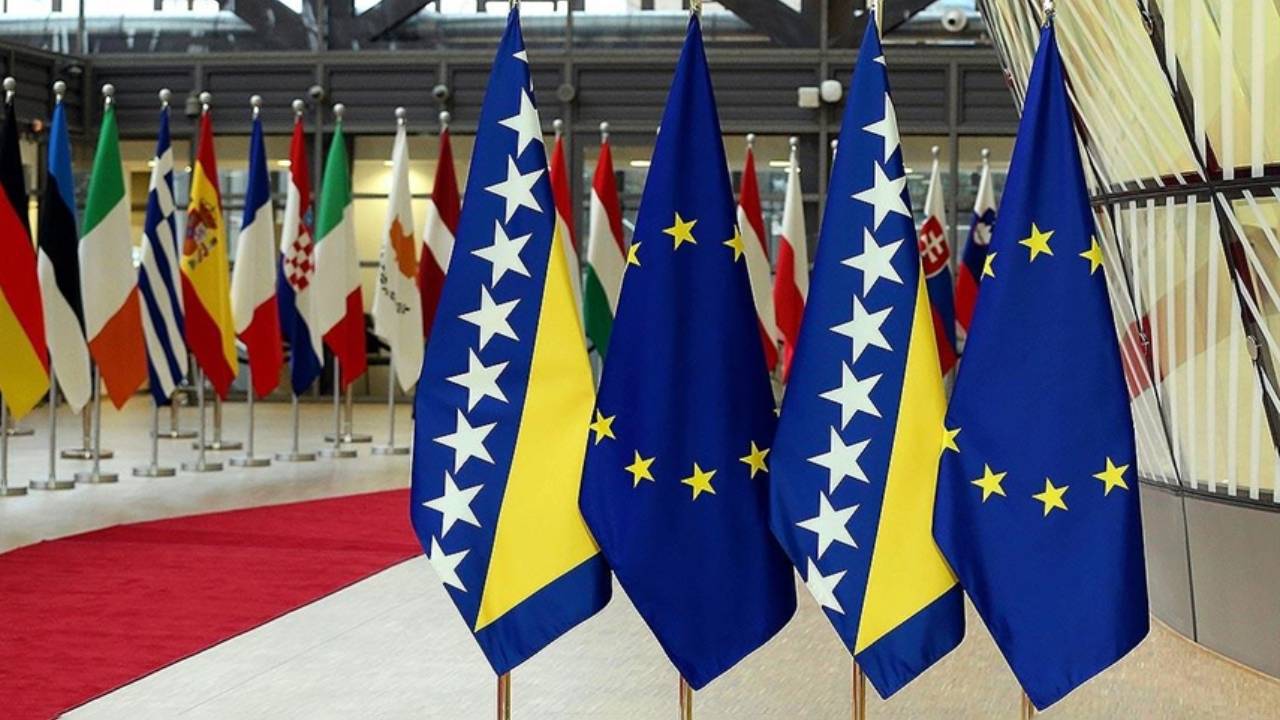 AB, Bosna Hersek'le üyelik müzakerelerine başlama kararı aldı
