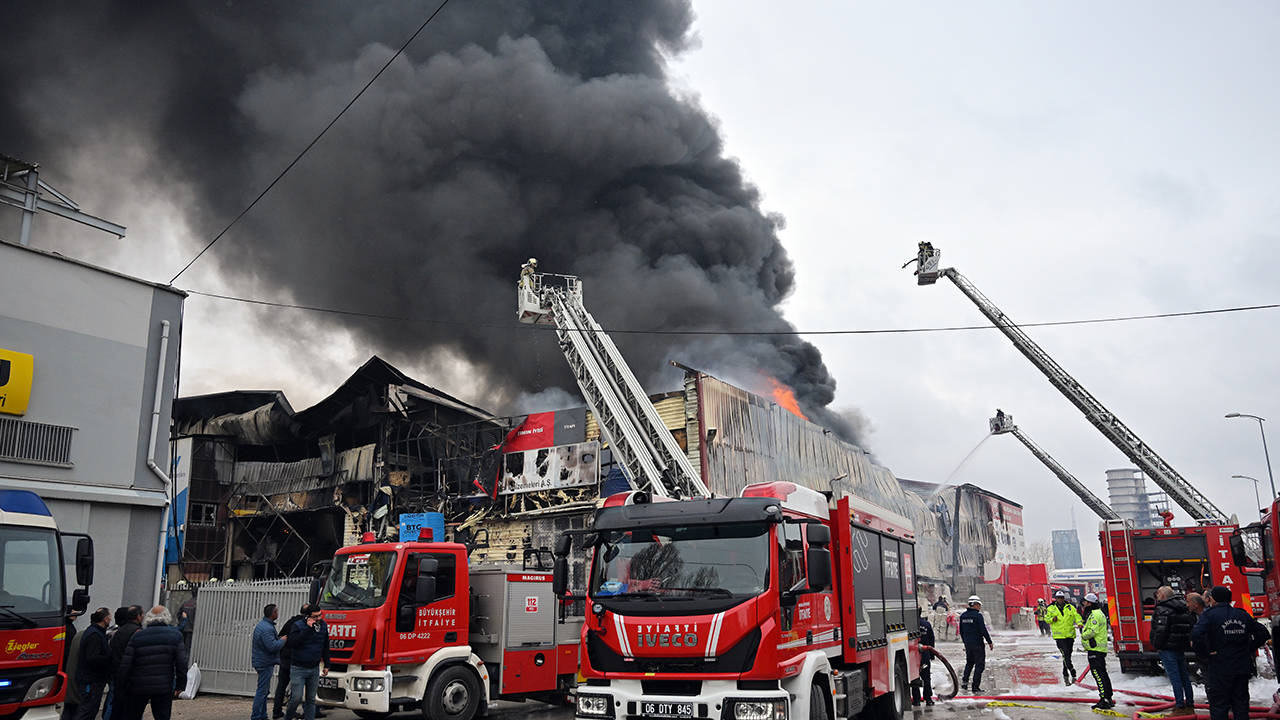Ankara'da Demirciler Sitesi'nde yangın