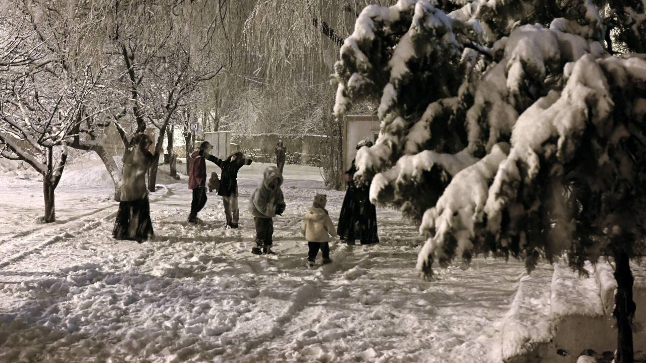 Hakkari'de eğitime 1 gün 'kar' tatili