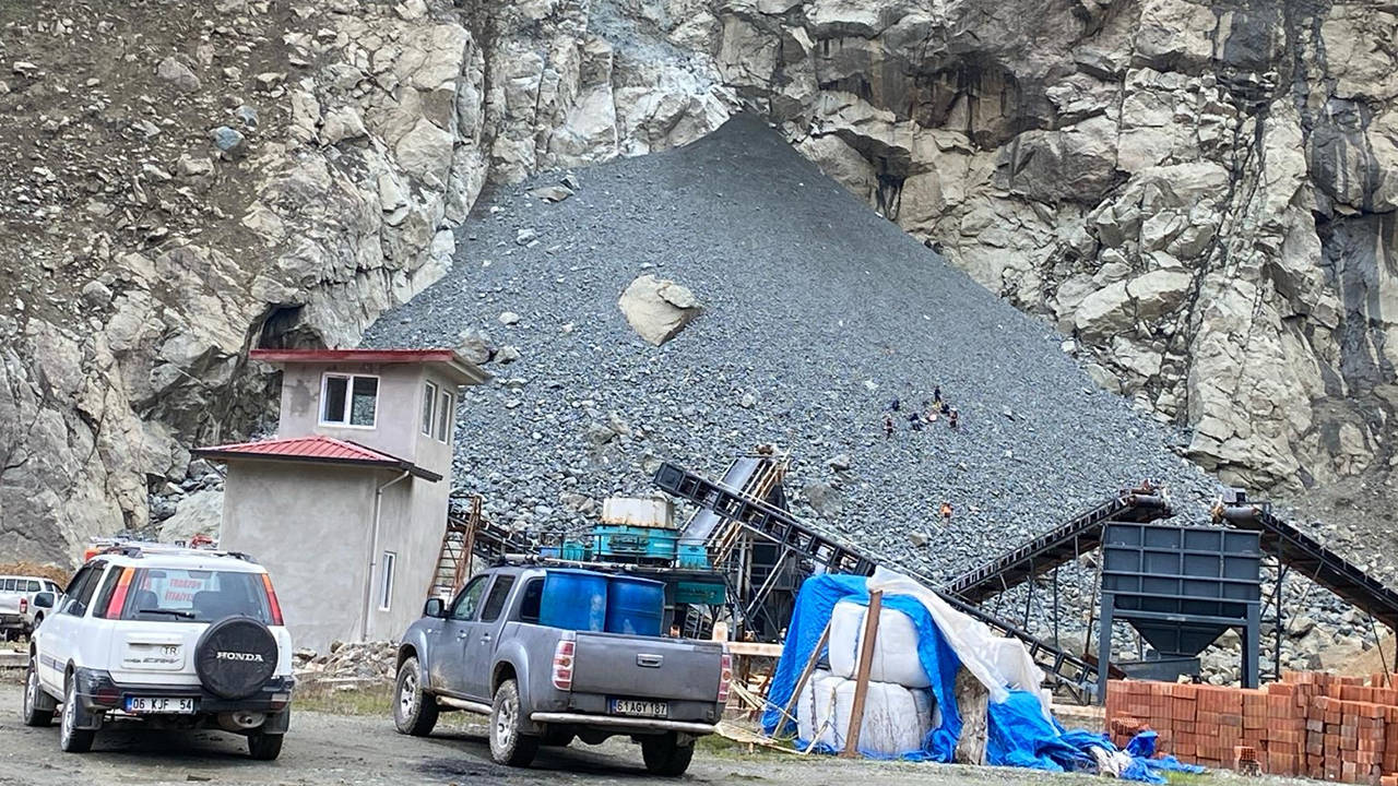 Trabzon'da taş ocağındaki kayalıklardan düşen işçi hayatını kaybetti