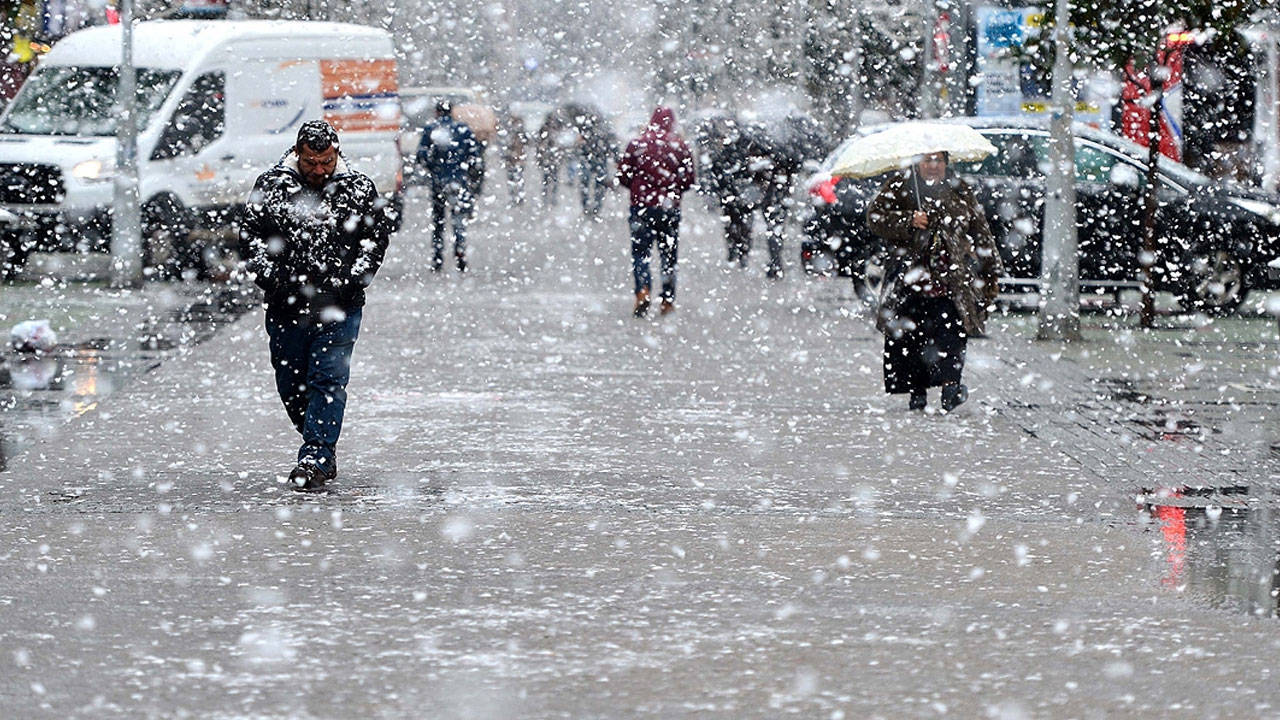 Meteoroloji'den çok sayıda il için uyarı: Kar yağışı ve sağanak bekleniyor