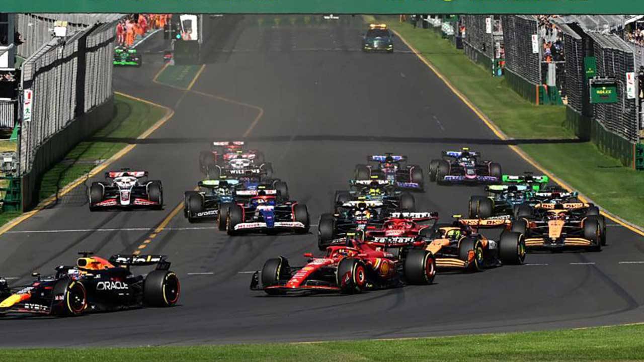 Formula 1'de Avustralya Grand Prix'sini Carlos Sainz kazandı
