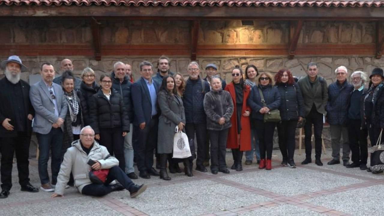 İzmirli şairler, günlerini belgeselle kutladı