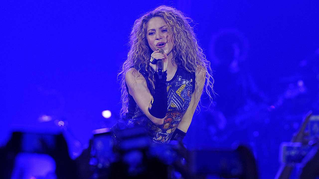 Shakira'dan yeni albüm: "Las Mujerese Ya No Lloran"