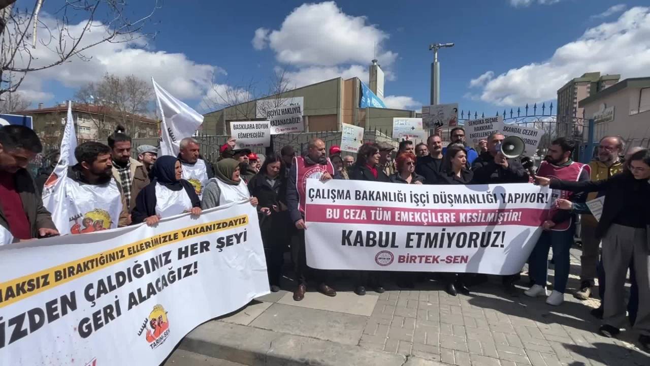 1,5 milyon TL ceza kesilen BİR-TEK SEN'den bakanlık önünde protesto