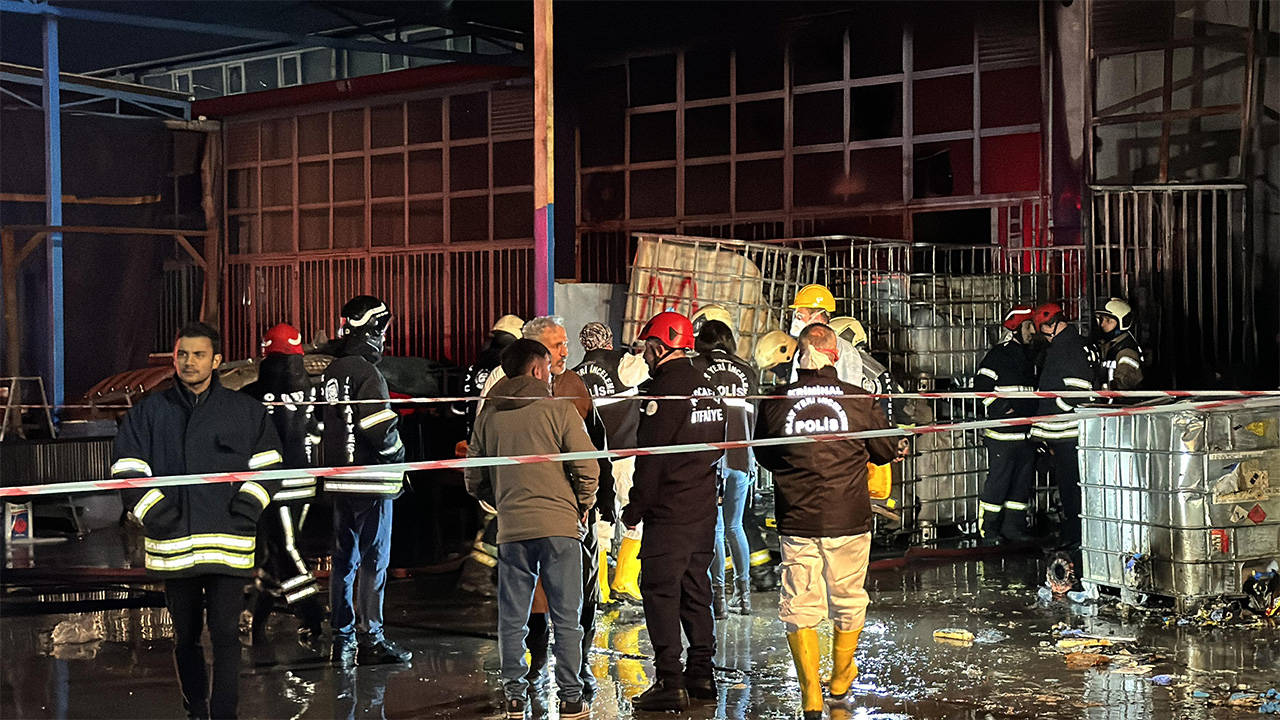 Kocaeli'nde sanayi sitesinde yangın: 1 kişi yaşamını yitirdi