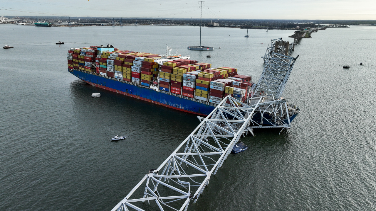 ABD'de kargo gemisinin çarptığı köprü yıkılmıştı: 2 kişinin daha cesedine ulaşıldı