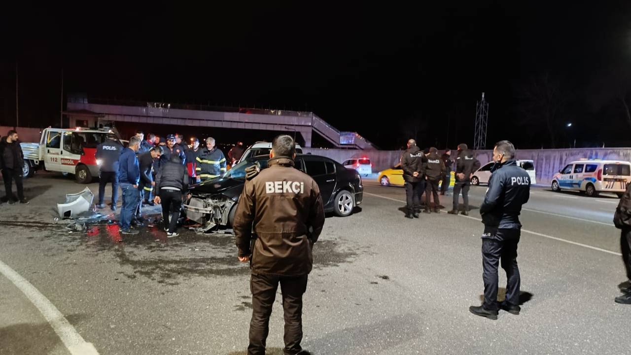 Bingöl'de 2 kaza: 2 ölü, 4 yaralı