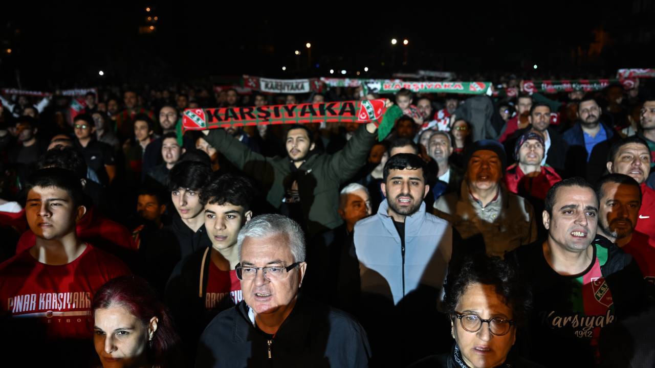 İzmir'de taraftarlar Karşıyaka Stadı için miting yaptı