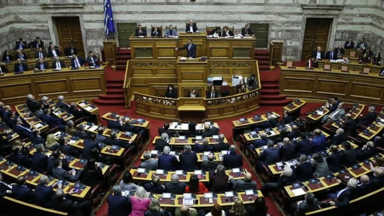 Yunanistan hükümeti, tren kazası gensoru önergesi sonrası güvenoyu aldı