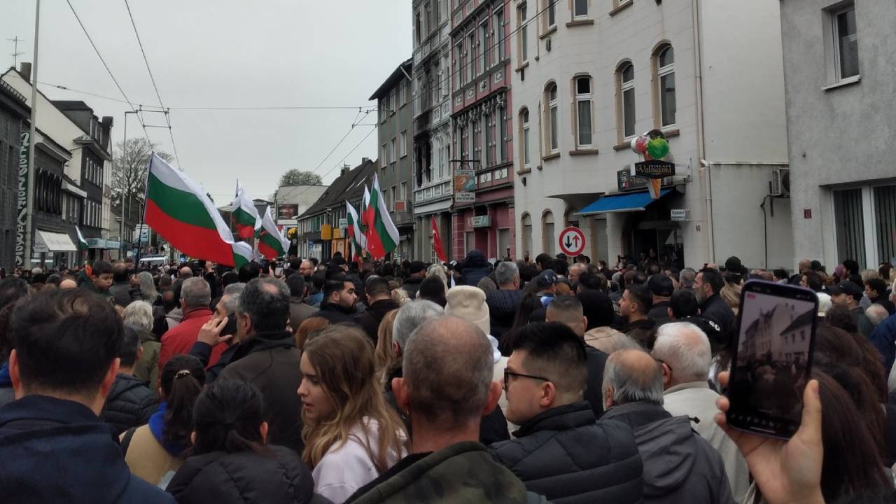 4 göçmenin öldüğü Solingen’deki ırkçı kundaklama protesto edildi