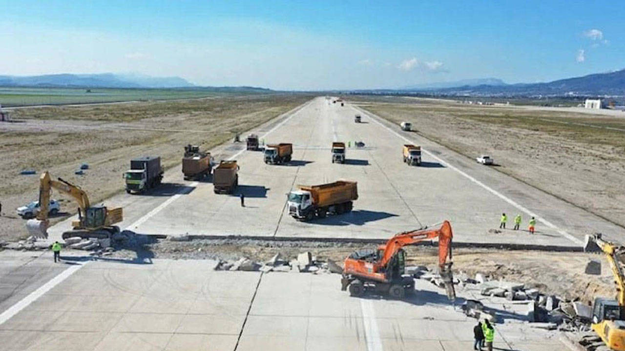 Depremde pisti çöken Hatay Havalimanı'nda uçuşlar yeniden başladı