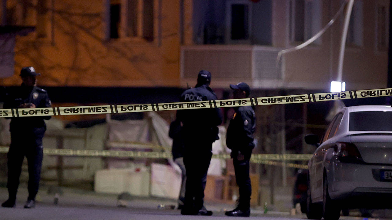 Arnavutköy'de muhtarlık kavgası: İki kişi silahla yaralandı