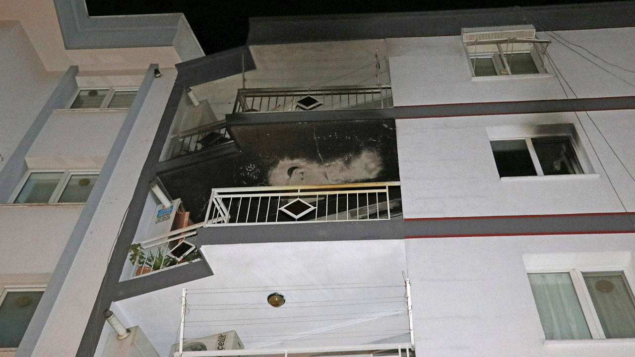 İzmir'de apartman dairesinde yangın: 1 ölü, 3 yaralı