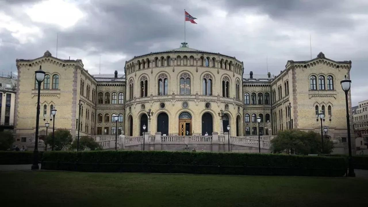 Norveç Parlamentosu'nda bomba ihbarı: Bina güvenlik nedeniyle kapatıldı