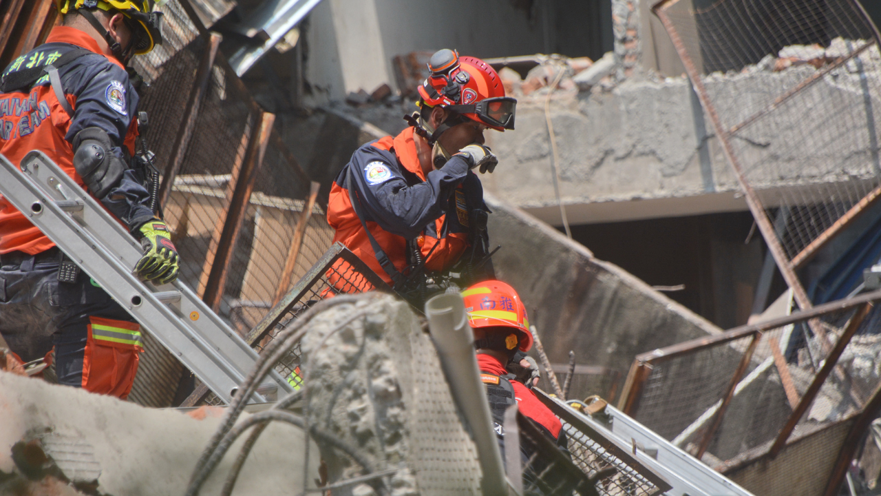Tayvan'daki depremde taş ocaklarında 70 işçi mahsur kaldı