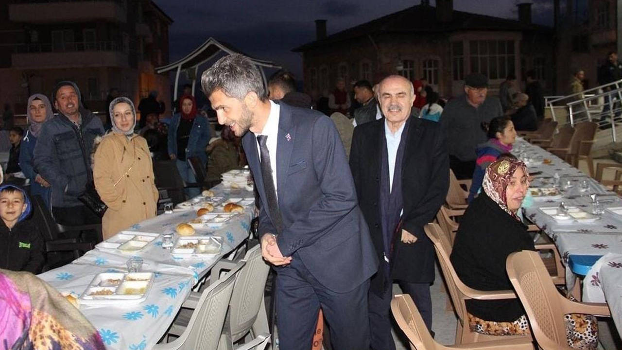 CHP’nin yeni kazandığı Ermenek Belediyesi, madenci katiliyle ortak iftar düzenledi!