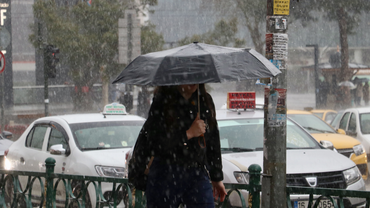 Meteoroloji uyardı: İstanbul dahil birçok ile sağanak geliyor