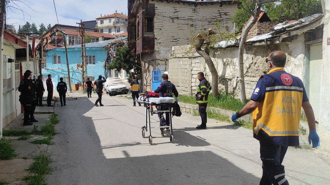 Burdur'da şizofreni hastasını kontrol altına almaya çalışan 4 polis hastanelik oldu