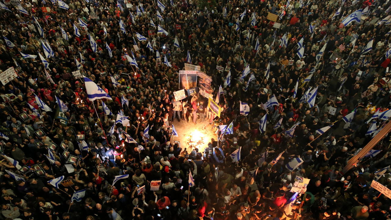 İsrail'de Netanyahu'ya istifa çağrıları sürüyor: Binlerce İsrailli yine sokaktaydı