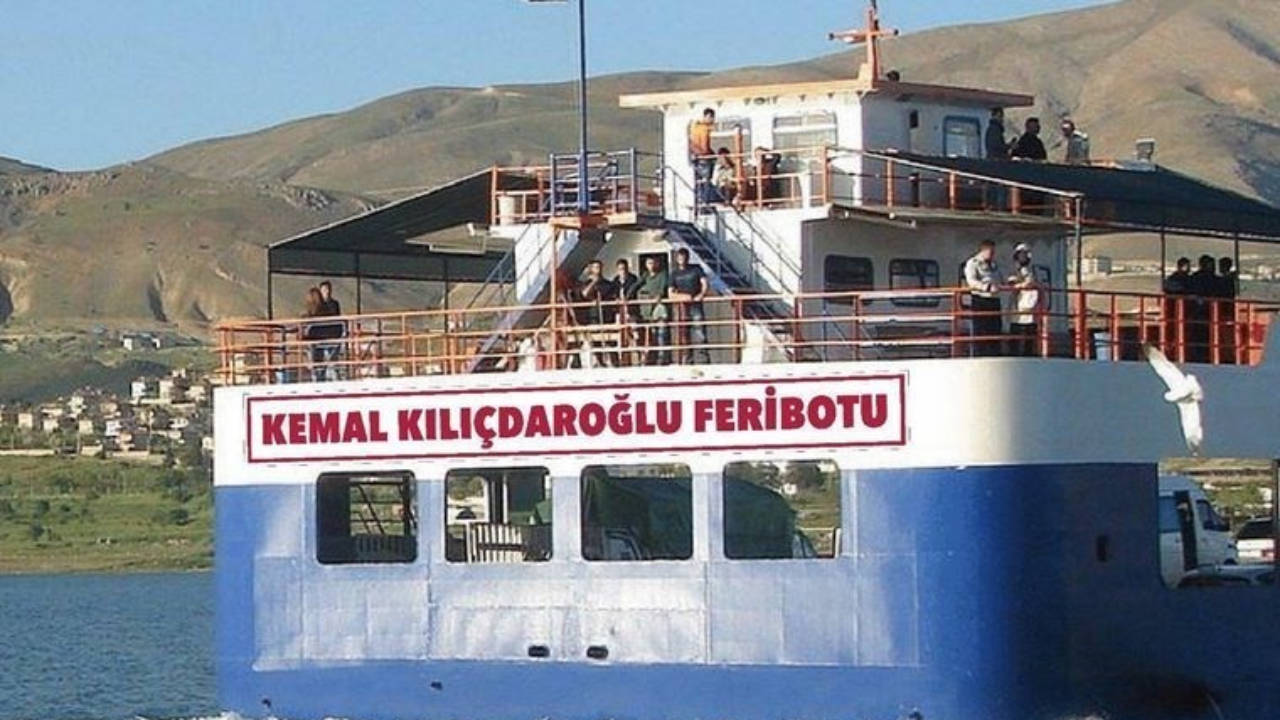 AKP’li başkan feribottan ‘Kılıçdaroğlu’ ismini sildi