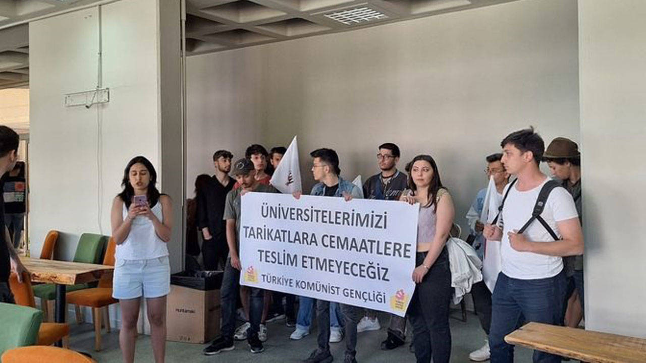 Eski Ensar Vakfı yöneticisinin dekan olarak atanmasına öğrencilerden protesto