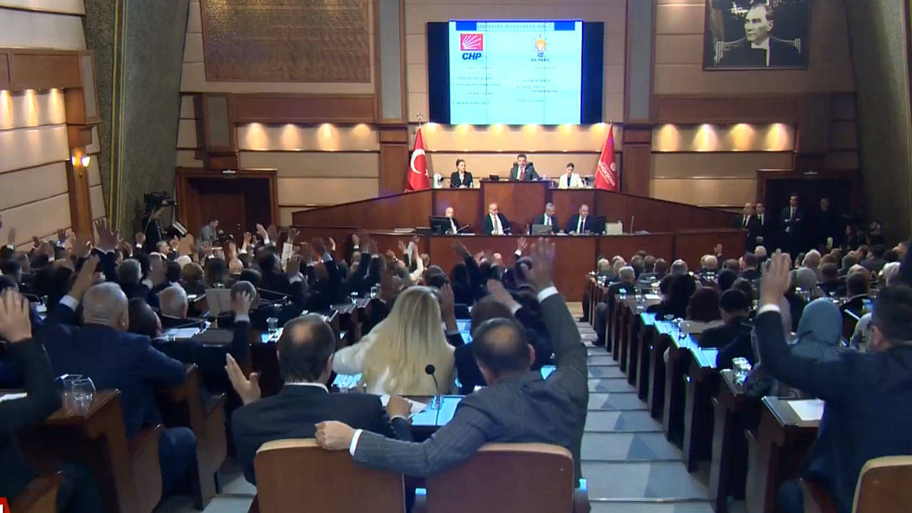 İBB Meclis’i: AKP’nin teklifi CHP’lilerin oylarıyla reddedildi