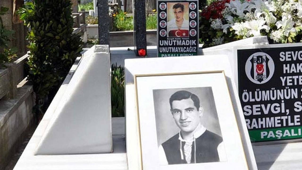 Beşiktaş efsanesi 'Baba Hakkı' mezarı başında anıldı