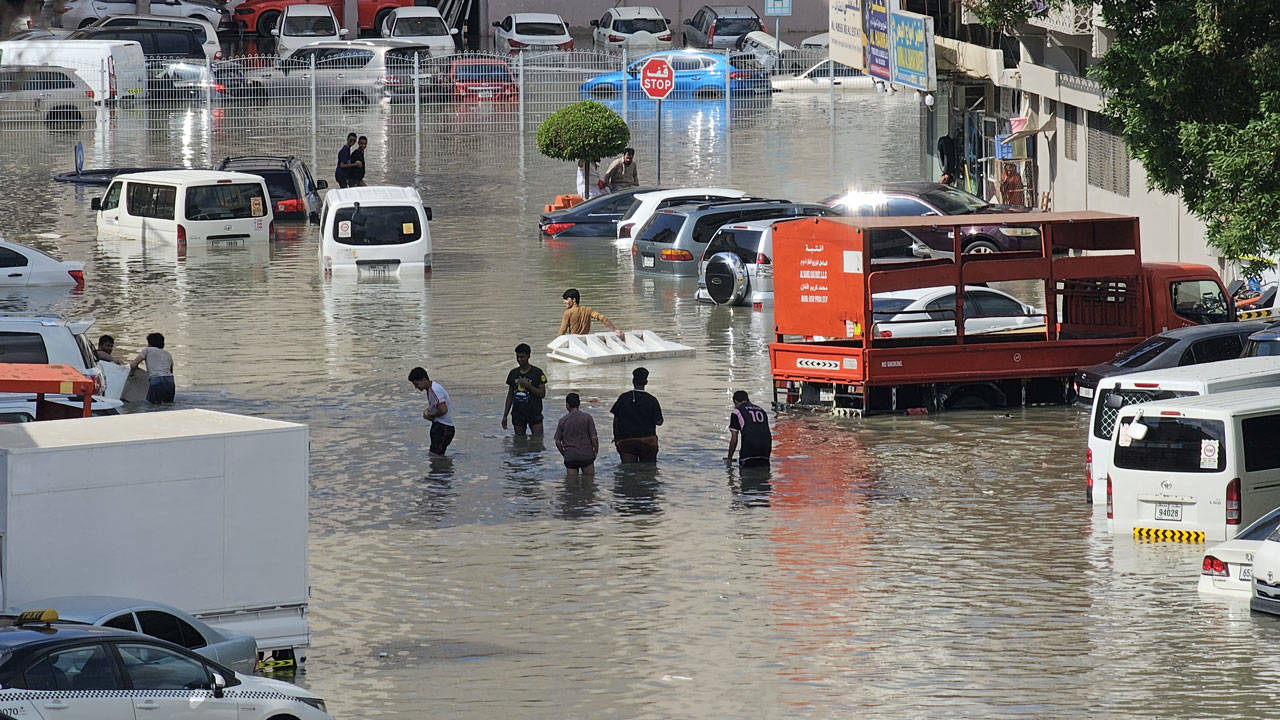 Şiddetli yağışlar: BAE'de 1, Umman'da 20 kişi hayatını kaybetti